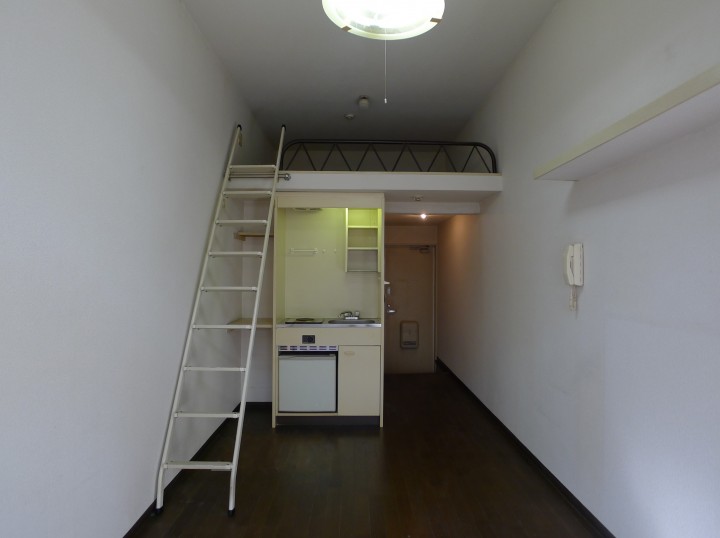 黒建具×タイル調クロス、1R+ロフトの空室対策リフォーム神奈川県横浜市、BEFORE3
