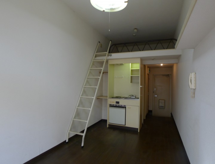 黒建具×タイル調クロス、1R+ロフトの空室対策リフォーム神奈川県横浜市、BEFORE2