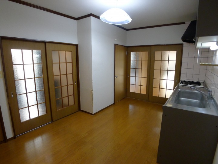 欧風窓×ロイヤルブルー、2DKの空室対策リフォーム神奈川県海老名市、BEFORE2