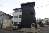埼玉県狭山市の鉄鋼造3階建外壁リノベーション施工事例、ダークカラーXホワイト
