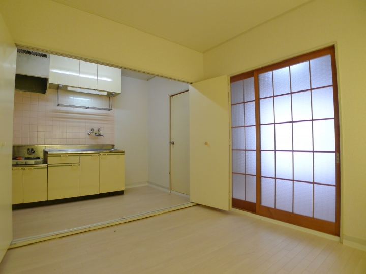 木目調クロスが作る広々住空間、1DKの空室対策リフォーム神奈川県川崎市、BEFORE1