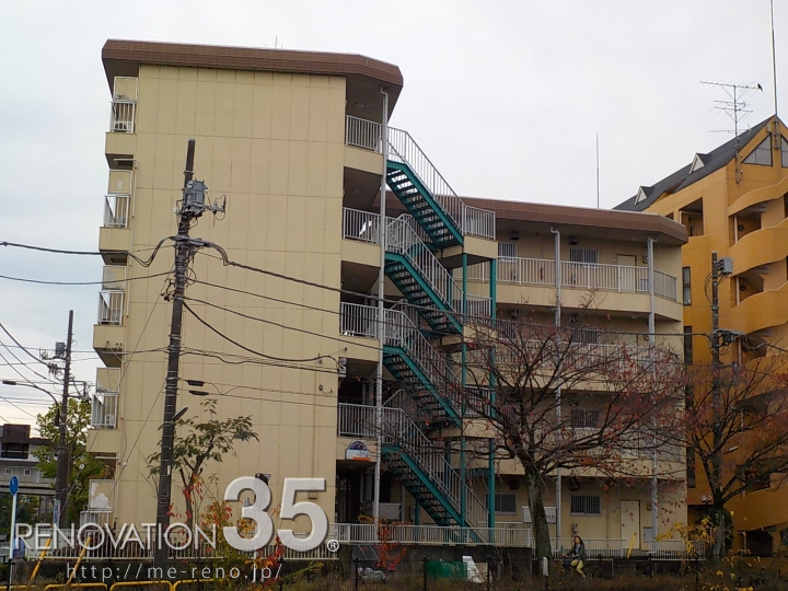 1Kが中心のマンションで単身世代を意識したホワイトXブラック、1K X 30戸 + 1LDK X 2戸 + 2DK X 6戸の空室対策リフォーム東京都多摩市、BEFORE1