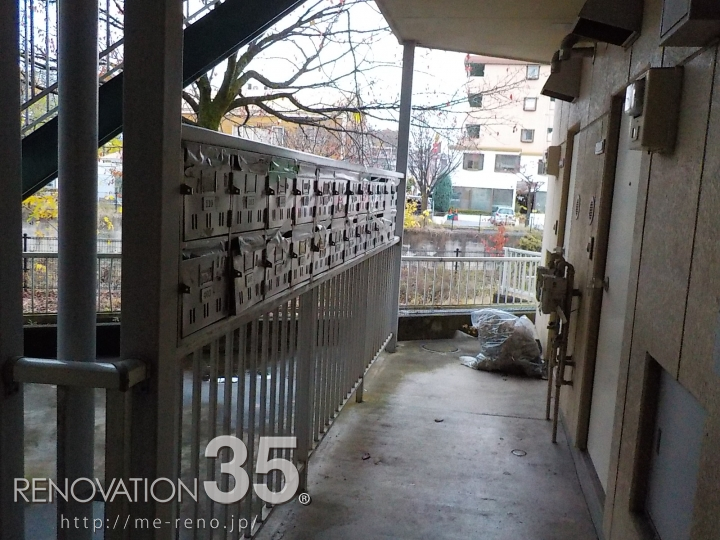 1Kが中心のマンションで単身世代を意識したホワイトXブラック、1K X 30戸 + 1LDK X 2戸 + 2DK X 6戸の空室対策リフォーム東京都多摩市、BEFORE5