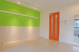 神奈川県川崎市の1Kリノベーション施工事例、2色のビタミンカラーで作るフレッシュな空間