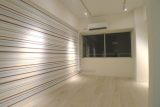 東京都中央区の1Rリノベーション施工事例、カラフルストライプ柄×ワイドな空間