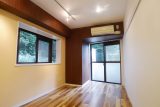 千葉県市川市の1Rリノベーション施工事例、パステルオレンジと木目柄で作る温かみのある空間