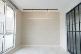 神奈川県平塚市の2DKリノベーション施工事例、コンクリート調の素材感を活かしたシャープな空間