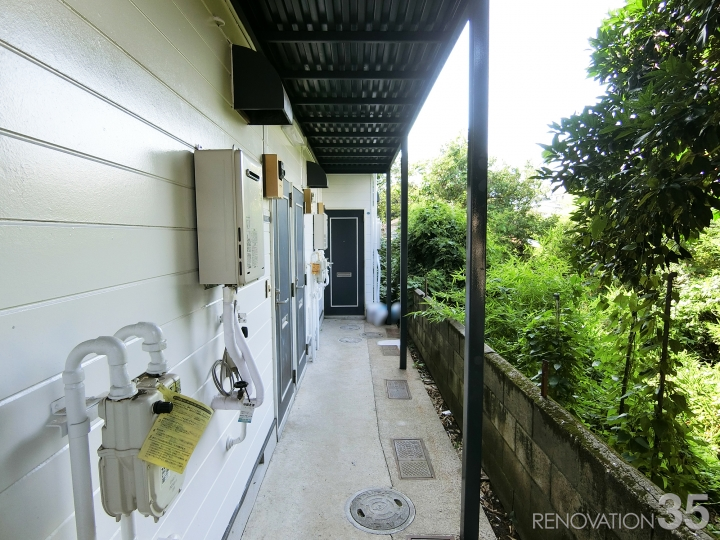 クラシックなブラック塗装の階段、1R X 8戸の空室対策リノベーション神奈川県横浜市、AFTER5