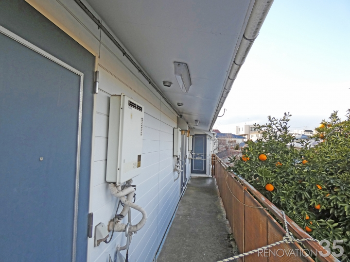 クラシックなブラック塗装の階段、1R X 8戸の空室対策リフォーム神奈川県横浜市、BEFORE4