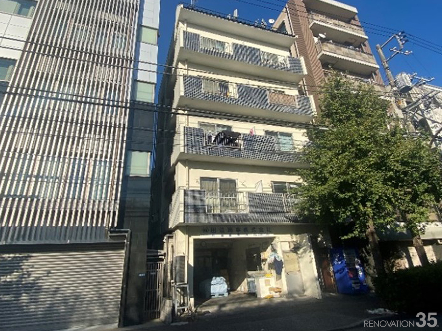 差し色のブラック、1DK X 8戸 + 店舗の空室対策リフォーム東京都新宿区、BEFORE1