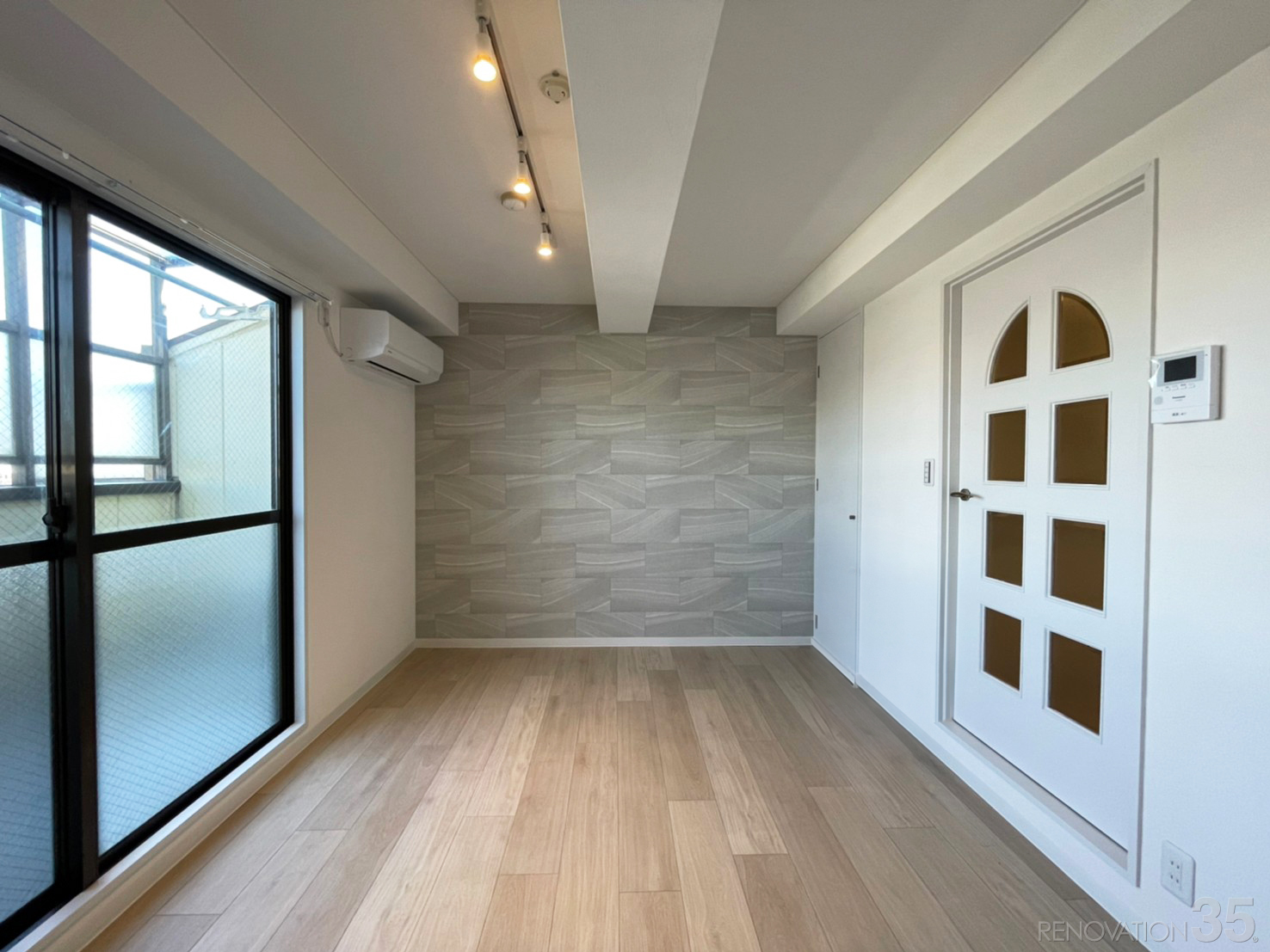 グレーと白の明るい空間、1Kの空室対策リノベーション埼玉県さいたま市、AFTER2