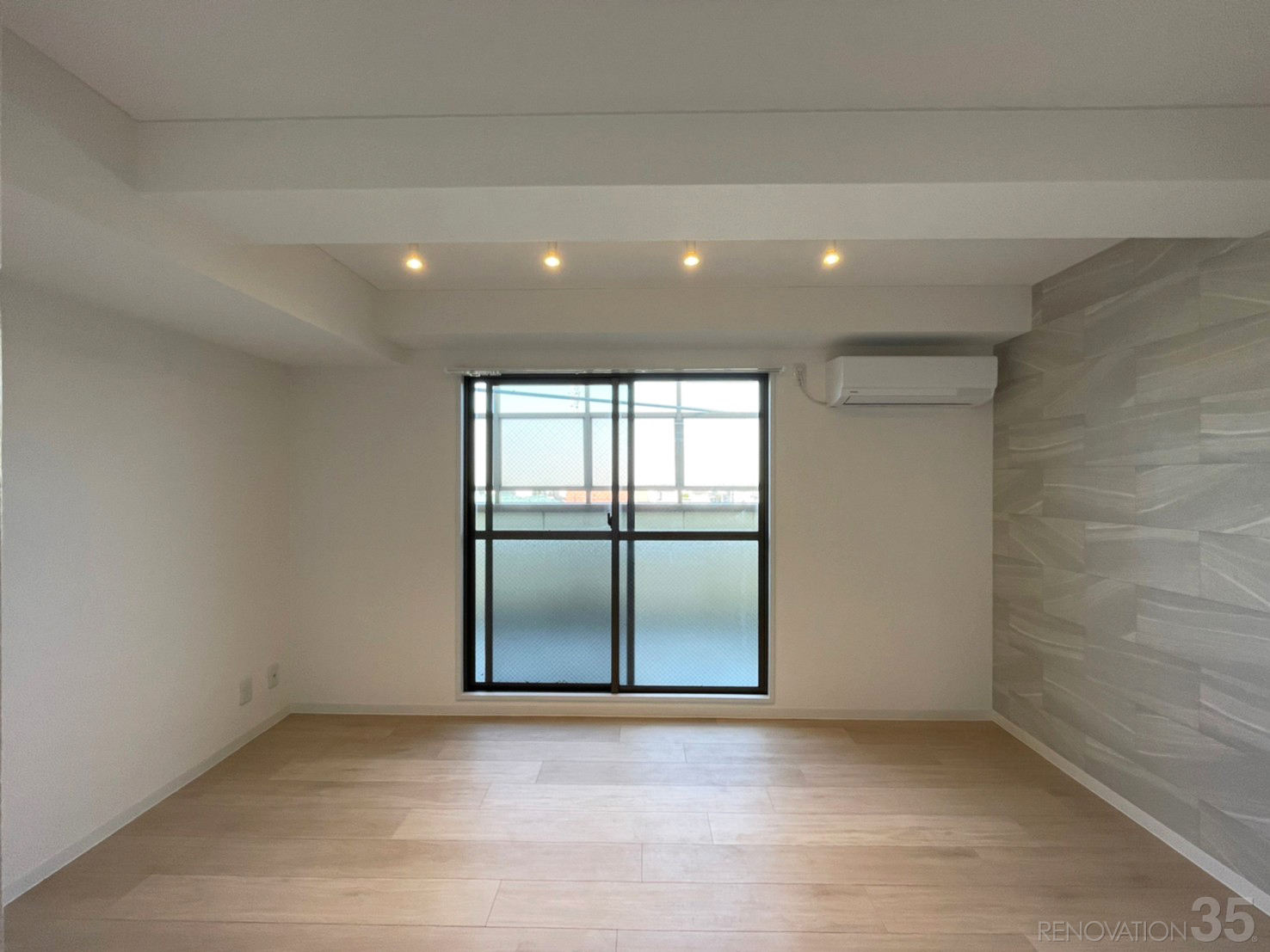 グレーと白の明るい空間、1Kの空室対策リノベーション埼玉県さいたま市、AFTER3