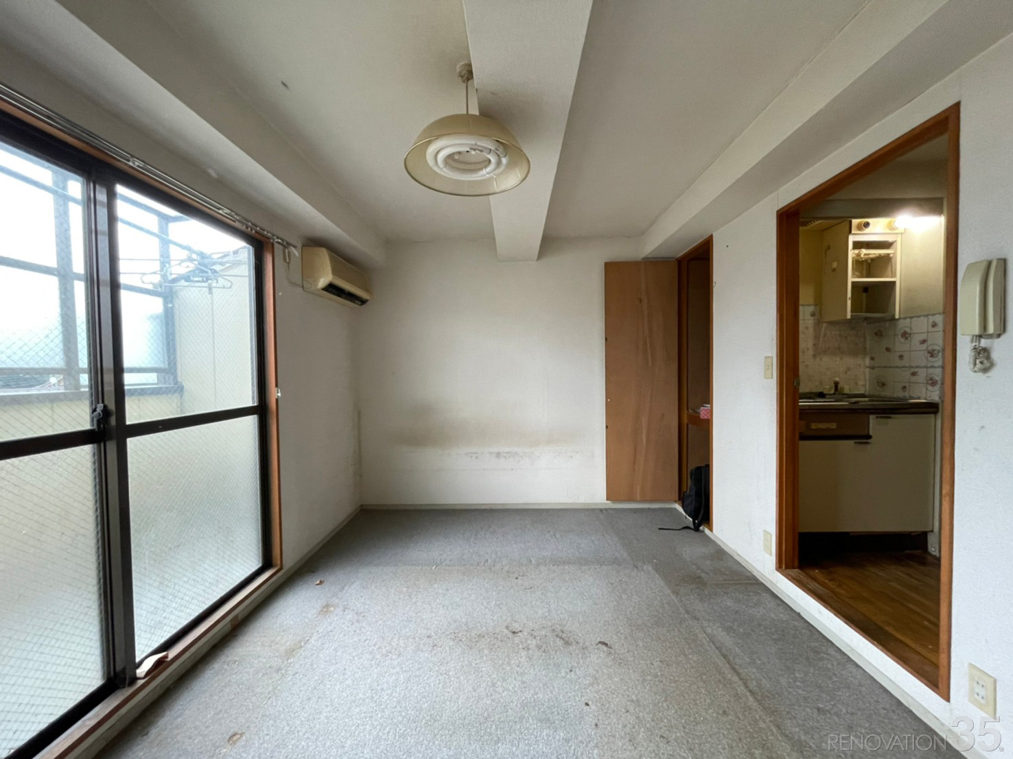 グレーと白の明るい空間、1Kの空室対策リフォーム埼玉県さいたま市、BEFORE2