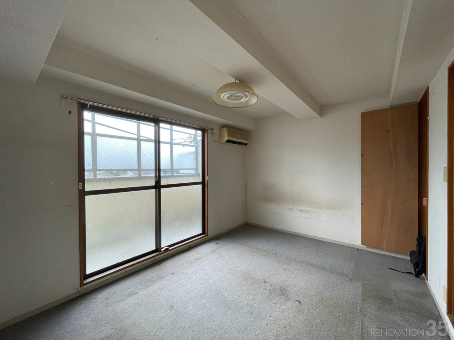 グレーと白の明るい空間、1Kの空室対策リフォーム埼玉県さいたま市、BEFORE1