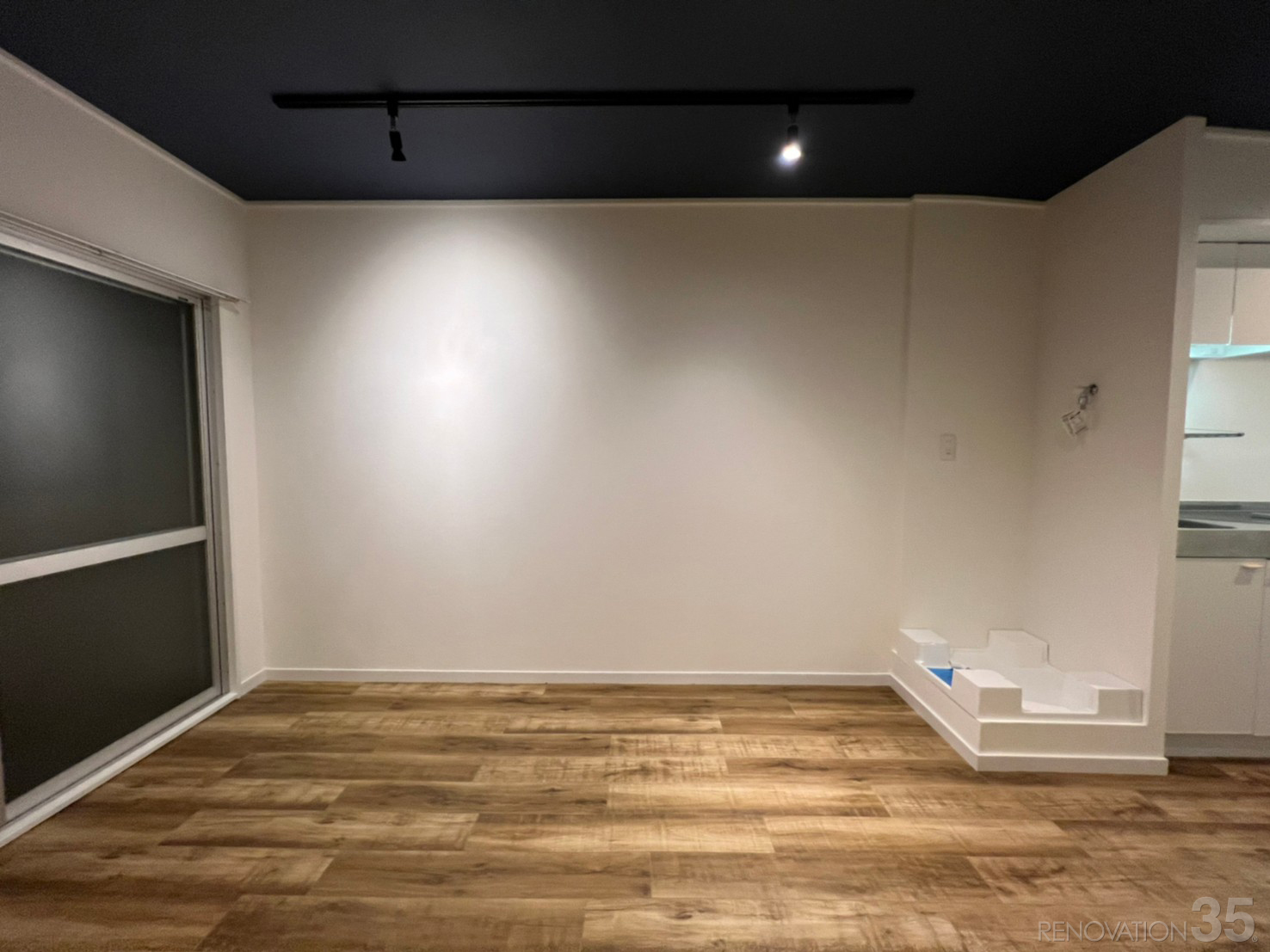 ネイビー天井のオシャレ快適空間、1Rの空室対策リノベーション東京都北区、AFTER4