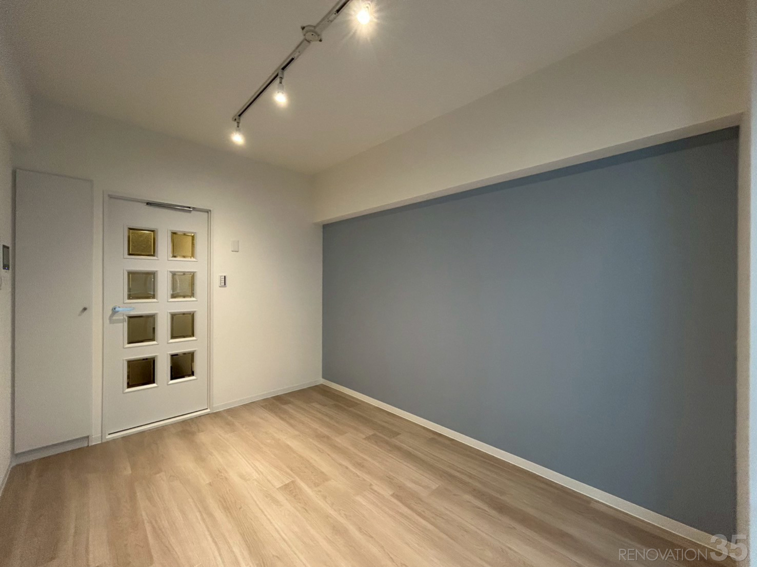 神奈川県相模原市の1Kリノベーション施工事例、爽やかなアイスブルー空間