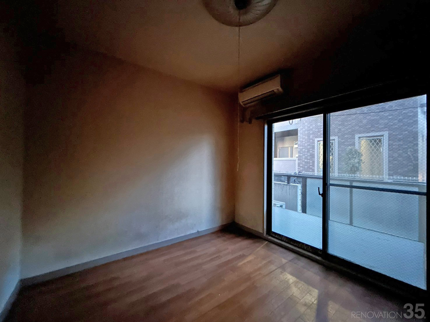 白とグレーの明るいワンルーム、1Rの空室対策リフォーム東京都小平市、BEFORE1