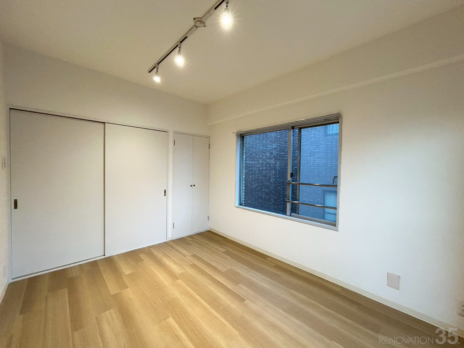 東京都文京区の1DKリノベーション施工事例、清潔感のある白い空間