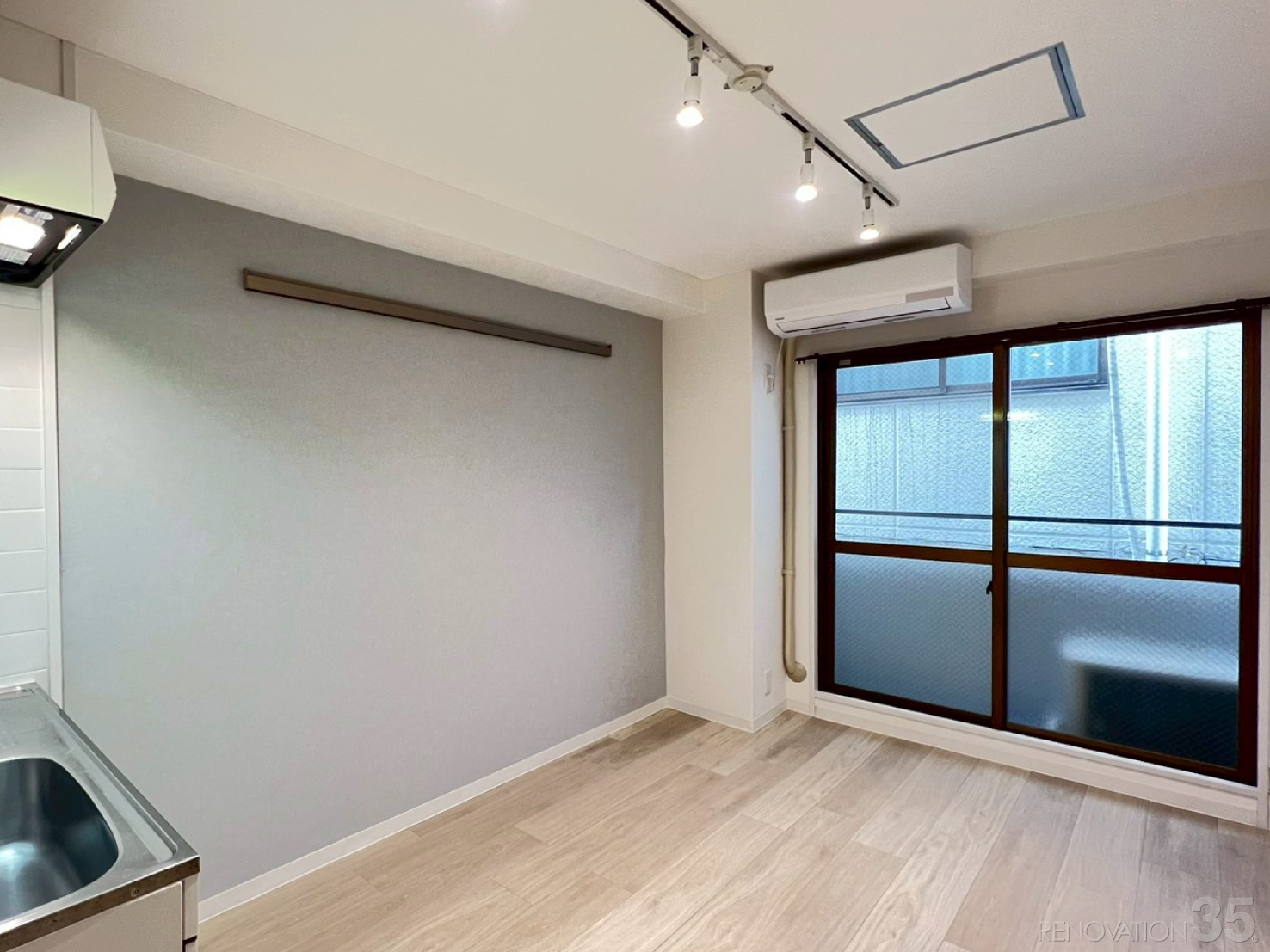 神奈川県横浜市の1Rリノベーション施工事例、爽やかな都会的空間