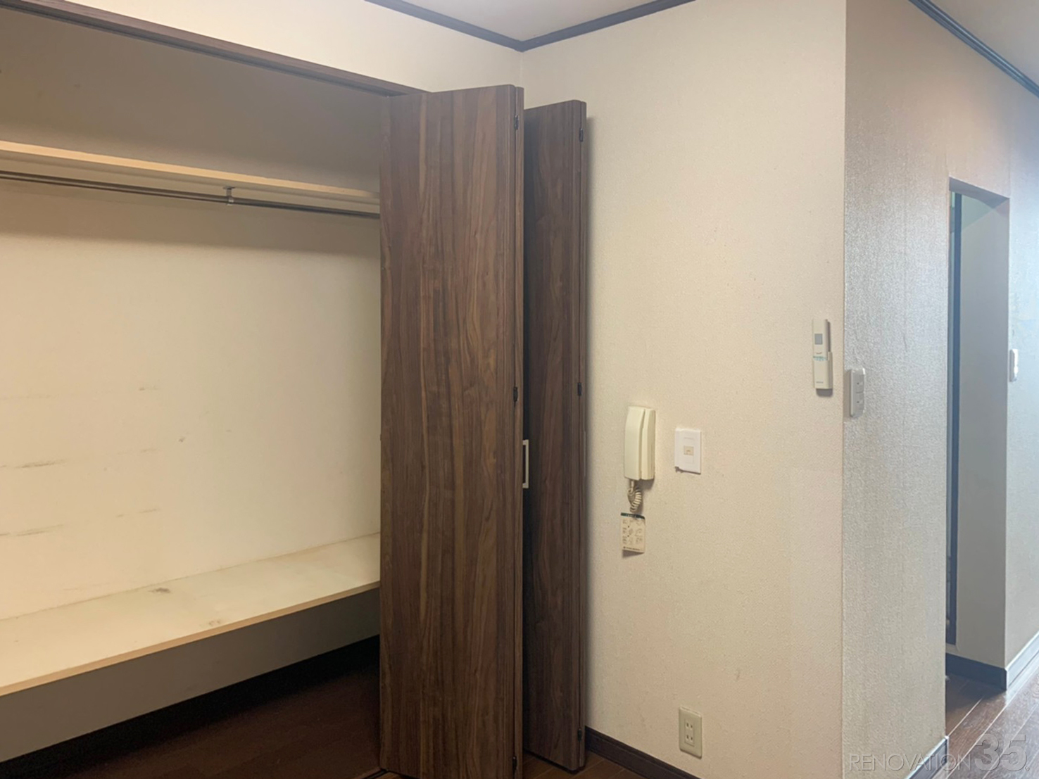 白基調の清潔空間、1DKの空室対策リフォーム東京都世田谷区、BEFORE2