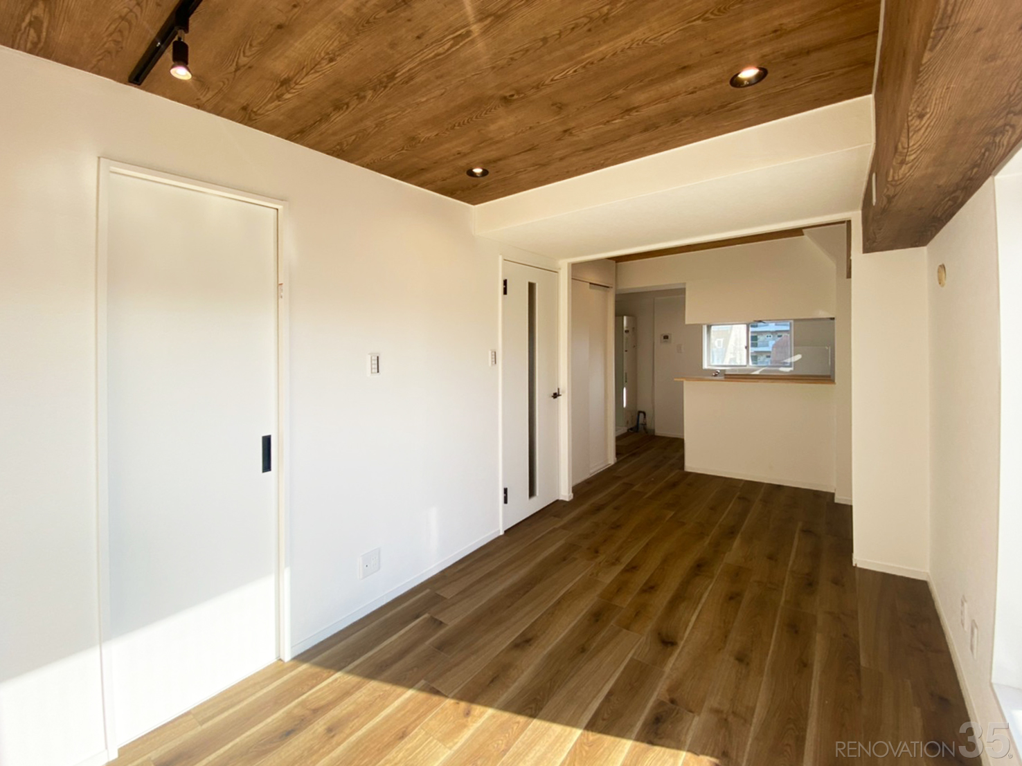 東京都新宿区の1DK→1Rリノベーション施工事例、眩しい温もり空間